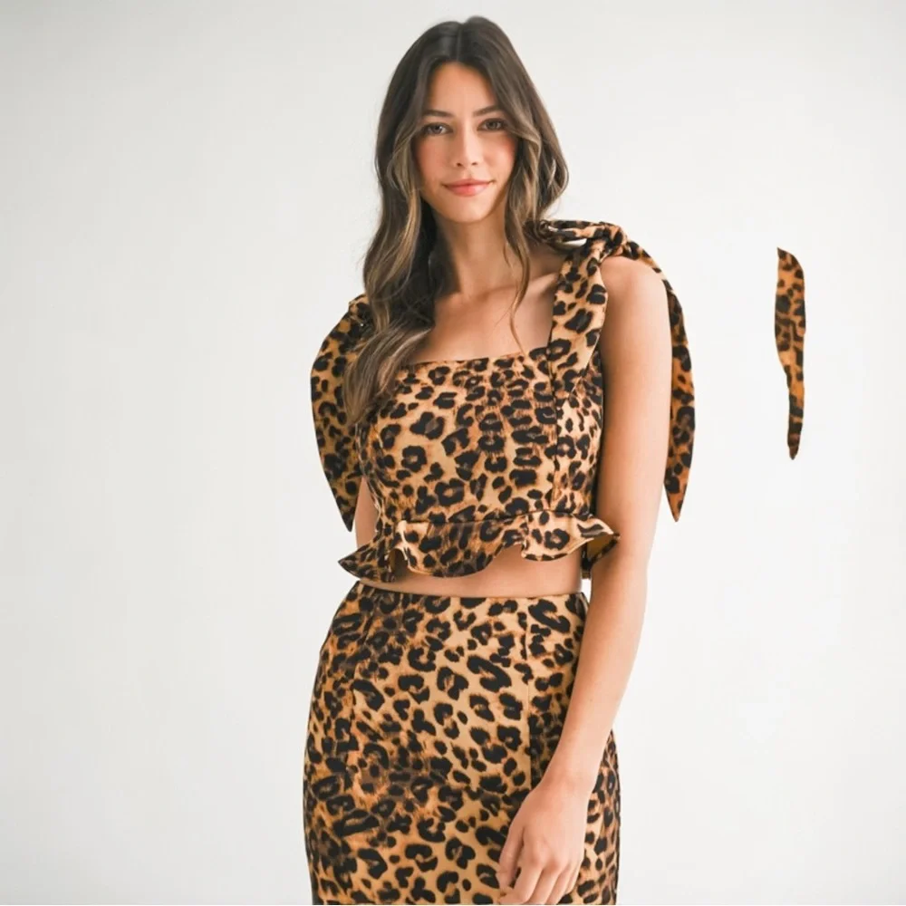 Chic Leopard Print Ruffle Crop Top and Midi Skirt Set - Picture 2 of 11